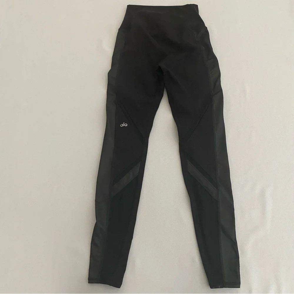 Alo Women’s Leggings XS Mesh Panels High Waisted Activewear Yoga Gym Sporty